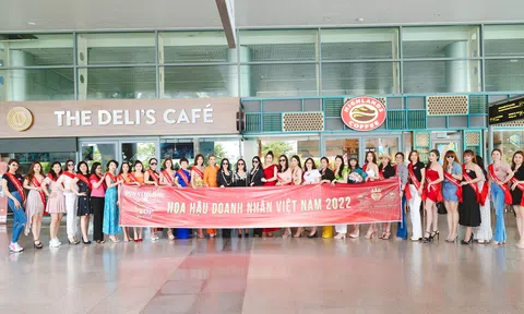 Trưởng BTC Đặng Gia Bena cùng ekip có mặt tại sân bay đón thí sinh Hoa hậu Doanh nhân Việt Nam 2022