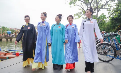 NTK Đức Minh mang bộ sưu tập Áo Dài Xưa trình diễn tại phố cổ Hội An