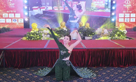 Màn múa công đặc sắc của Cao Thị Hồng Vân tại đêm thi tài năng HHDNVN 2022