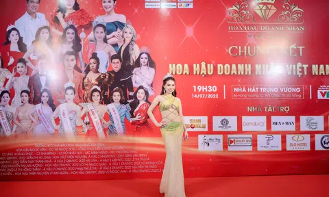 Á hậu Thảo Nguyễn nóng bỏng trong đêm chung kết Hoa hậu Doanh nhân Việt Nam 2022