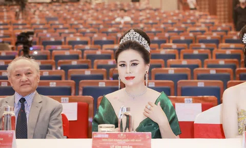 Hoa hậu thiện nguyện Lý Kim Ngân khoe thần thái nổi bật trong đêm chung kết Hoa hậu Doanh nhân Việt Nam 2022