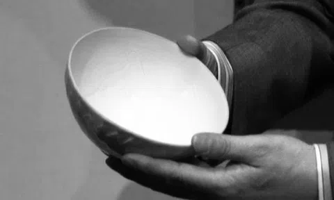 Lật bát cũ vi phạm lời nguyền - mọi thứ tan theo mây khói!