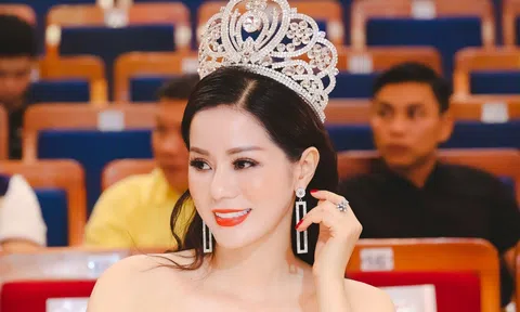 Á hậu Lê Xuân Tâm khoe sắc với phong cách quyến rũ trong đêm chung kết Hoa hậu Doanh nhân Việt Nam 2023