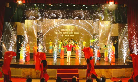 BST Áo dài “độc – lạ” của NTK Tony Phạm tại chung kết Miss Asian 2023