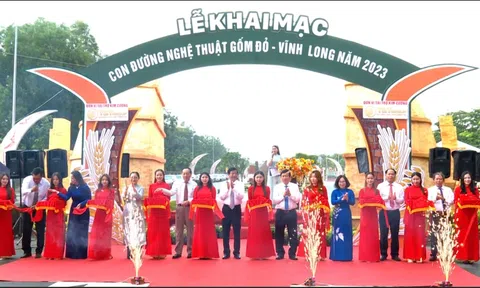 KHAI MẠC CON ĐƯỜNG NGHỆ THUẬT GỐM ĐỎ