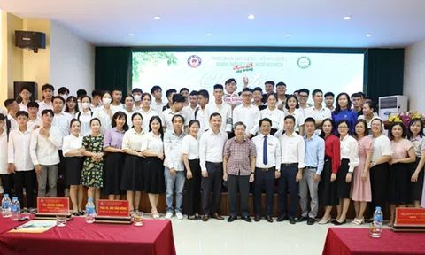Việt Thanh Group trao tặng học bổng cho sinh viên Ngành Quản lý Đất đai - ĐH Hồng Đức