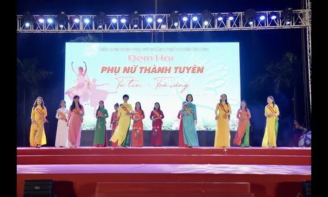 Á hậu Lê Thị Khánh Vân khoe nhan sắc rực rỡ tại Lễ hội Áo dài Thành Tuyên 2023