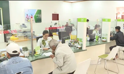 LÃI SUẤT HUY ĐỘNG TIẾP TỤC GIẢM TỪ 0,2-1%/NĂM