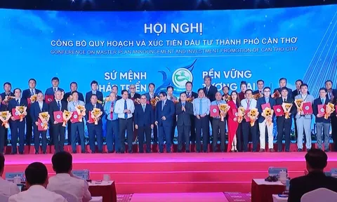 THỦ TƯỚNG DỰ HỘI NGHỊ XÚC TIẾN ĐẦU TƯ CẦN THƠ