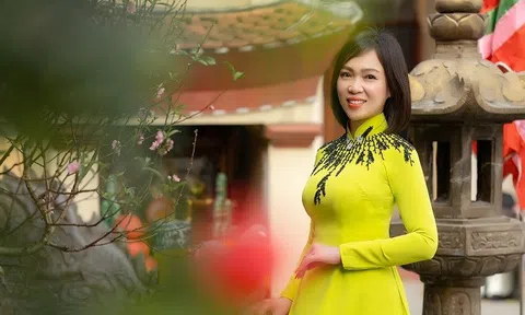 Á hậu Lê Thị Khánh Vân mặc áo dài đẹp hóa "nàng thơ" đón Tết Nguyên đán 2024 tại Tuyên Quang