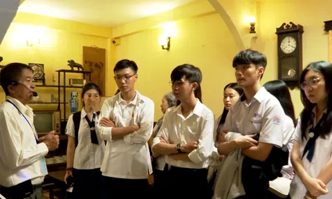 HỌC LỊCH SỬ QUA NHỮNG CHUYẾN TRẢI NGHIỆM THỰC TẾ