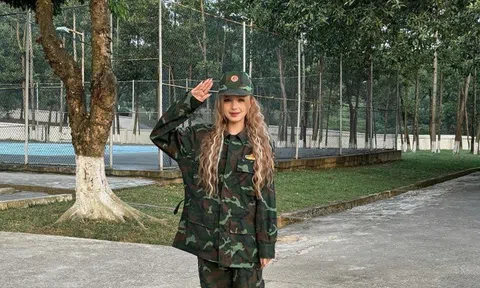 Diện đồ quân nhân, nhan sắc Xoài Non chiếm sóng Facebook