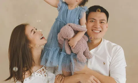 Mẹ Salim tung bộ ảnh mừng sinh nhật Pam 2 tuổi, 'ngoan - xinh - yêu' hết nấc