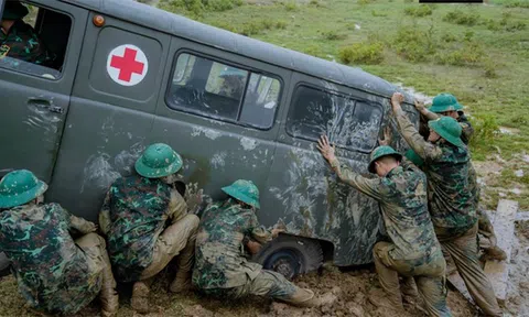 Bùn trên người nhưng nắng ở trong tim