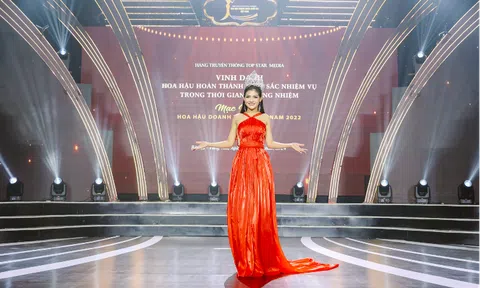 Hoa hậu Mạc Minh tỏa sáng khi nhận vinh danh hoàn thành xuất sắc nhiệm vụ trong thời gian đương nhiệm