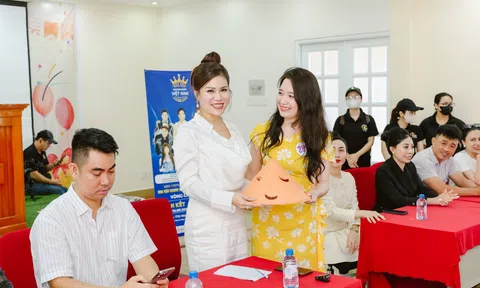 Thí sinh Hoa hậu Doanh nhân Việt Nam Toàn cầu 2024 mang đến món quà quảng bá đặc trưng quê hương