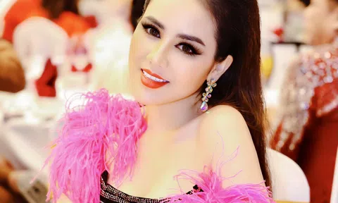 Á hậu Lê Thị Hồng Thắm xuất hiện rạng ngời trong đêm "Dạ tiệc tri ân" để chúc mừng người chị thân thiết Phạm Thị Kim Oanh sau đăng quang