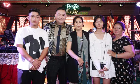 Sau nhiều năm vắng bóng, ca nhạc sĩ Hiền Năng trở về Việt Nam và được khán giả nồng nhiệt chào đón