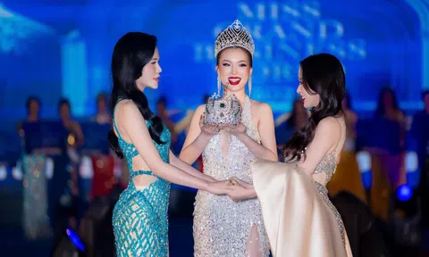 Đại Sứ Hình Ảnh Tỏa Sáng Trên Sân Khấu Của  Cuộc Thi Hoa Hậu Doanh Nhân Hòa Bình Thế Giới 2025