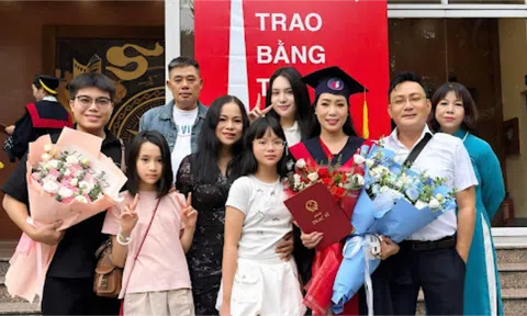 NSND Trịnh Kim Chi nhận bằng Thạc sĩ sau 2 năm đèn sách