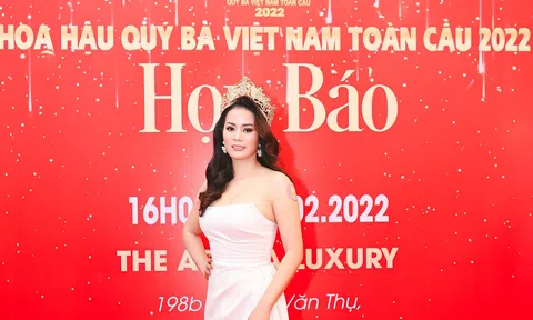 Á hậu Xuân Tâm xuất hiện lộng lẫy trong vai trò giám khảo cuộc thi Hoa hậu Quý bà Việt Nam Toàn cầu 2022