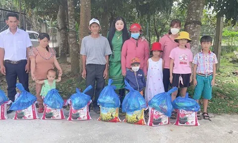 Nữ tỷ phú  Hạnh Dung mở tâm thiện nguyện đầu năm 2023 tại quê hương Quảng Nam