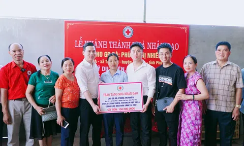 Du Thiên, Đạt Villa trao tặng nhà nhân đạo tại Phú Thọ