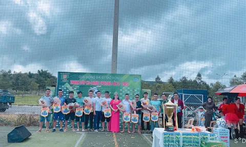 Nữ tỷ phú Hạnh Dung tham dự sự kiện khai mạc giải bóng đá S7 mở rộng tại thị xã An Khê