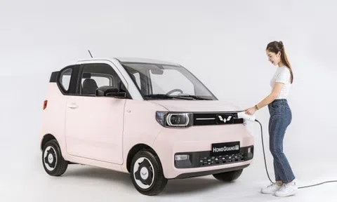 Ô tô điện mini HongGuang MiniEV có chi phí sạc rẻ hơn phí đổ xăng xe máy
