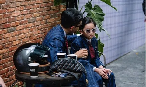 'Mẹ vắng nhà - Ba là siêu nhân': Phan Hiển 'toát mồ hôi' năn nỉ bà xã Khánh Thi 'phát lương'