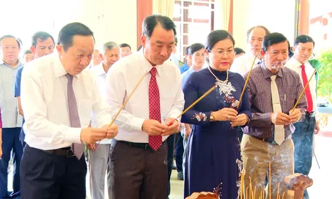 LÃNH ĐẠO TỈNH DÂNG HOA DÂNG HƯƠNG  KỶ NIỆM 26 NĂM NGÀY MẤT GSVS TRẦN ĐẠI NGHĨA