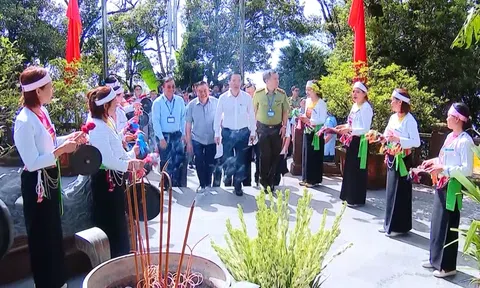 CHỦ TỊCH NƯỚC DÂNG HƯƠNG TƯỞNG NIỆM 54 NĂM NGÀY MẤT CỦA CHỦ TỊCH HỒ CHÍ MINH